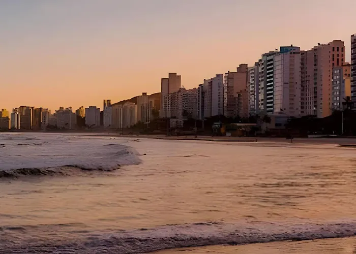 Belo Apto No Gonzaga - Uma Quadra Da Praia